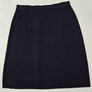 Exclusively Misook pull on skirt with an elastic waist, navy blue sz: medium